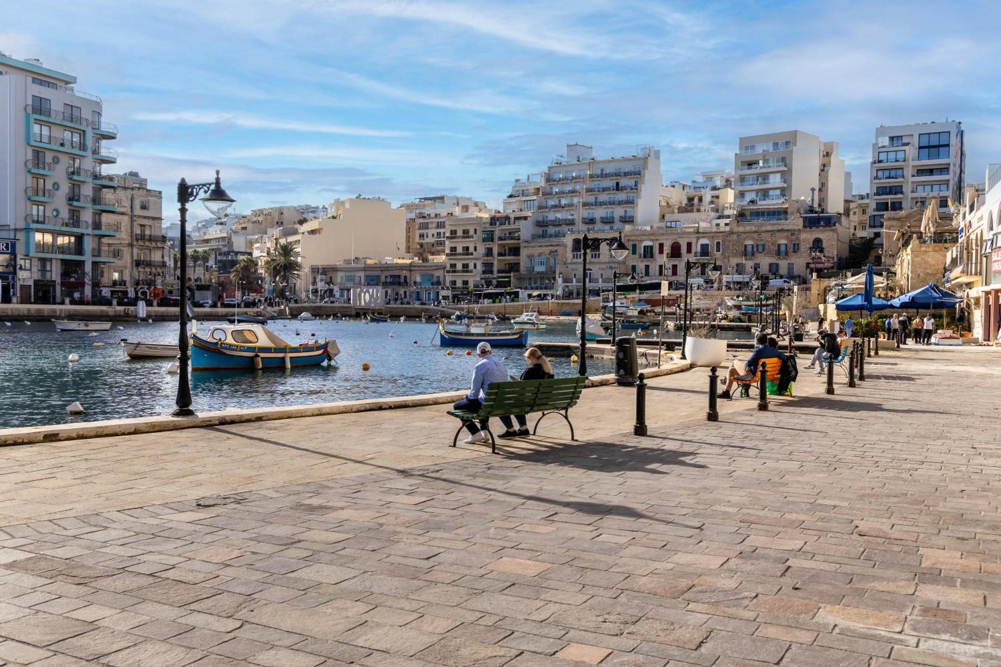Spinola Deluxe, Stjulians